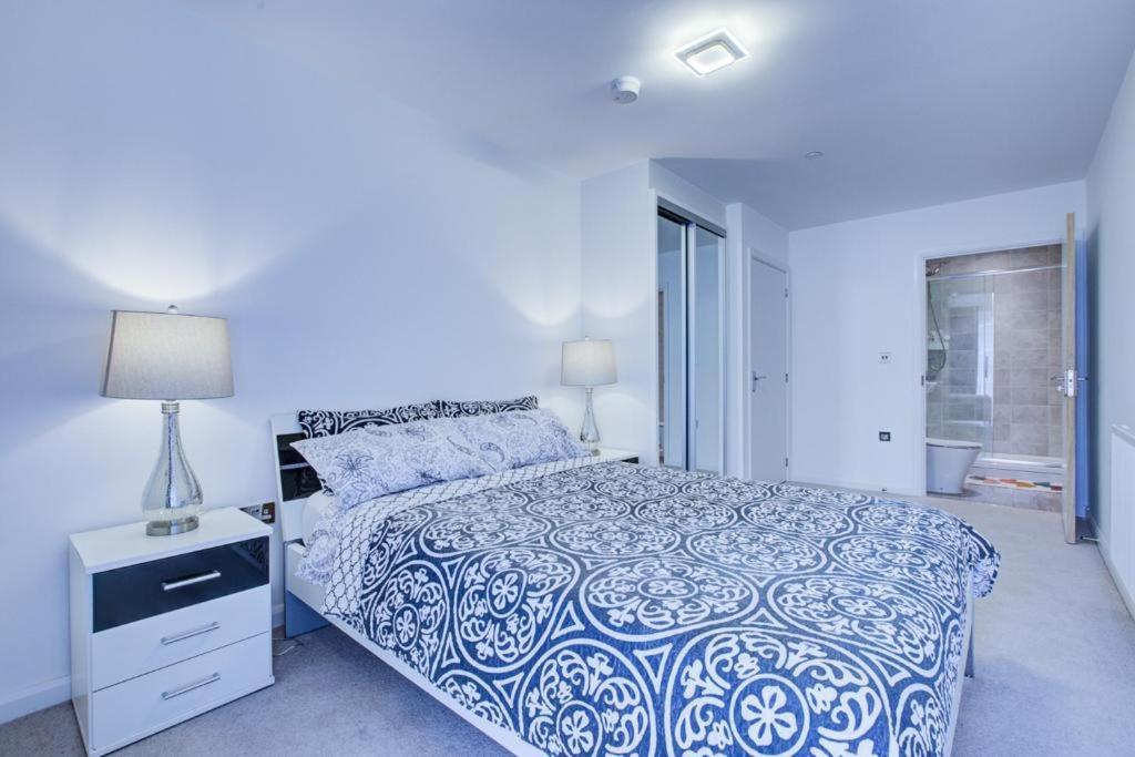 Luxury 2 Bed Flat In A New Block In East Acton Apartment Londra Exterior foto