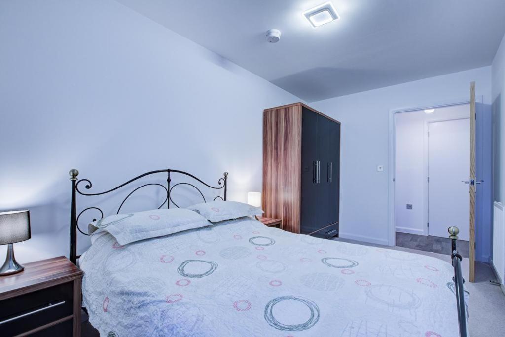 Luxury 2 Bed Flat In A New Block In East Acton Apartment Londra Exterior foto