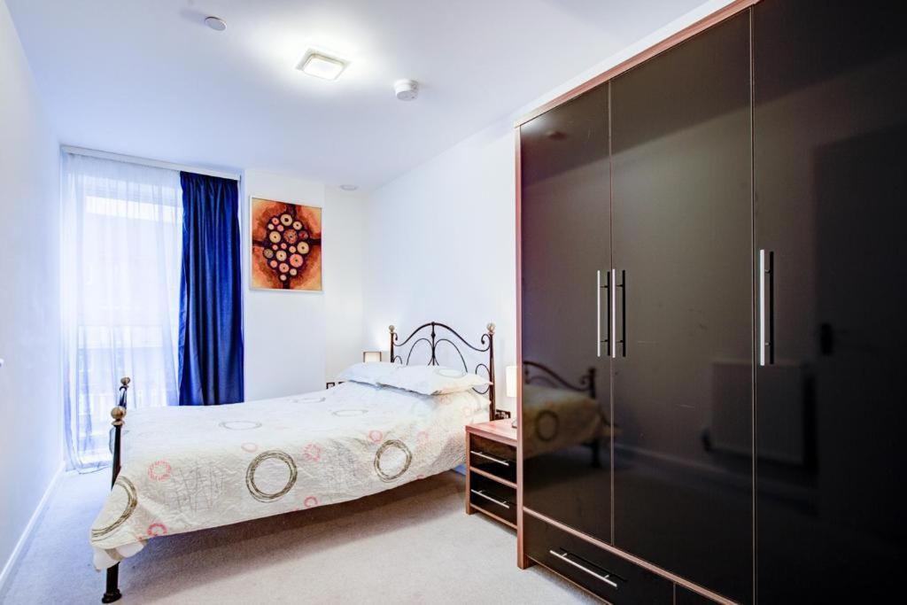 Luxury 2 Bed Flat In A New Block In East Acton Apartment Londra Exterior foto