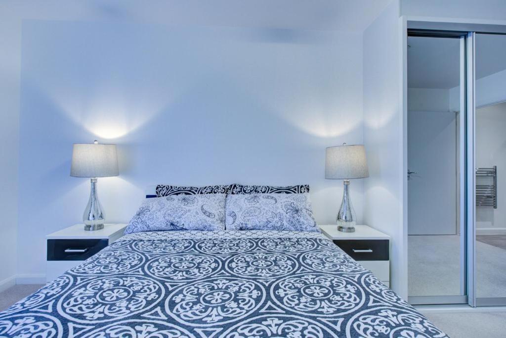 Luxury 2 Bed Flat In A New Block In East Acton Apartment Londra Exterior foto