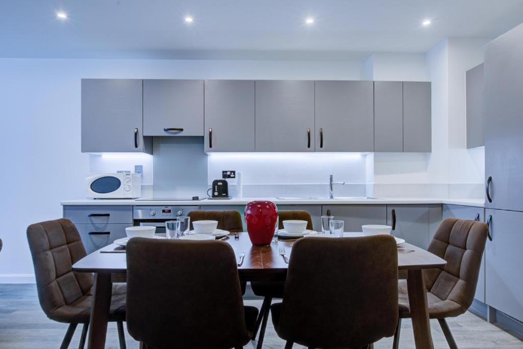 Luxury 2 Bed Flat In A New Block In East Acton Apartment Londra Exterior foto